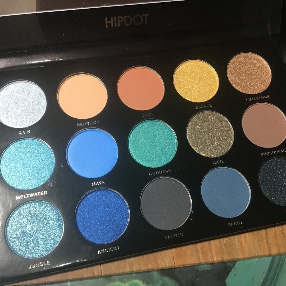 Hipdot Cenote eyeshadow pallet, bnib